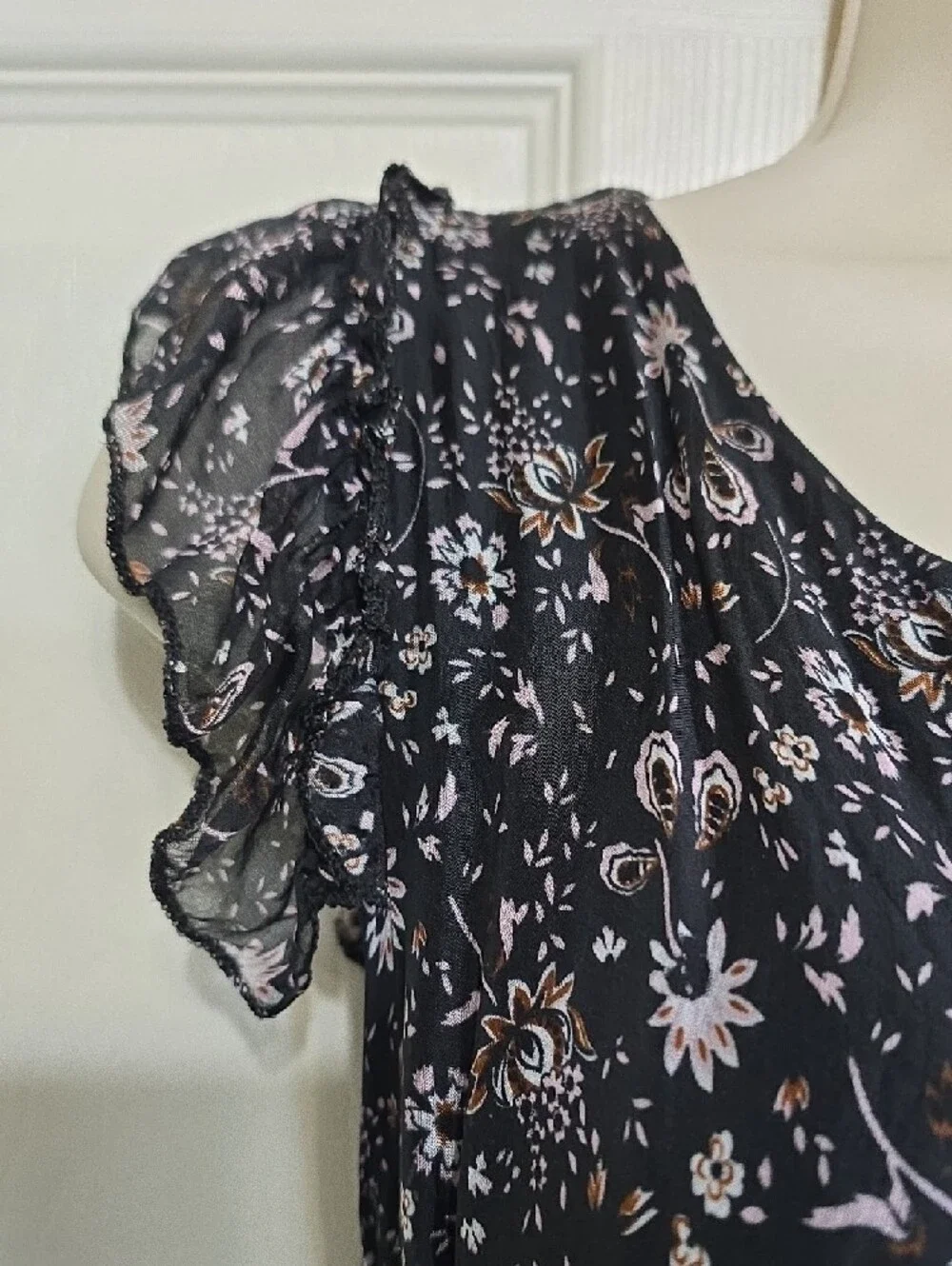 Floral Black Maxi Dress with Ruffle Cap Sleeves - Picture 5 of 16